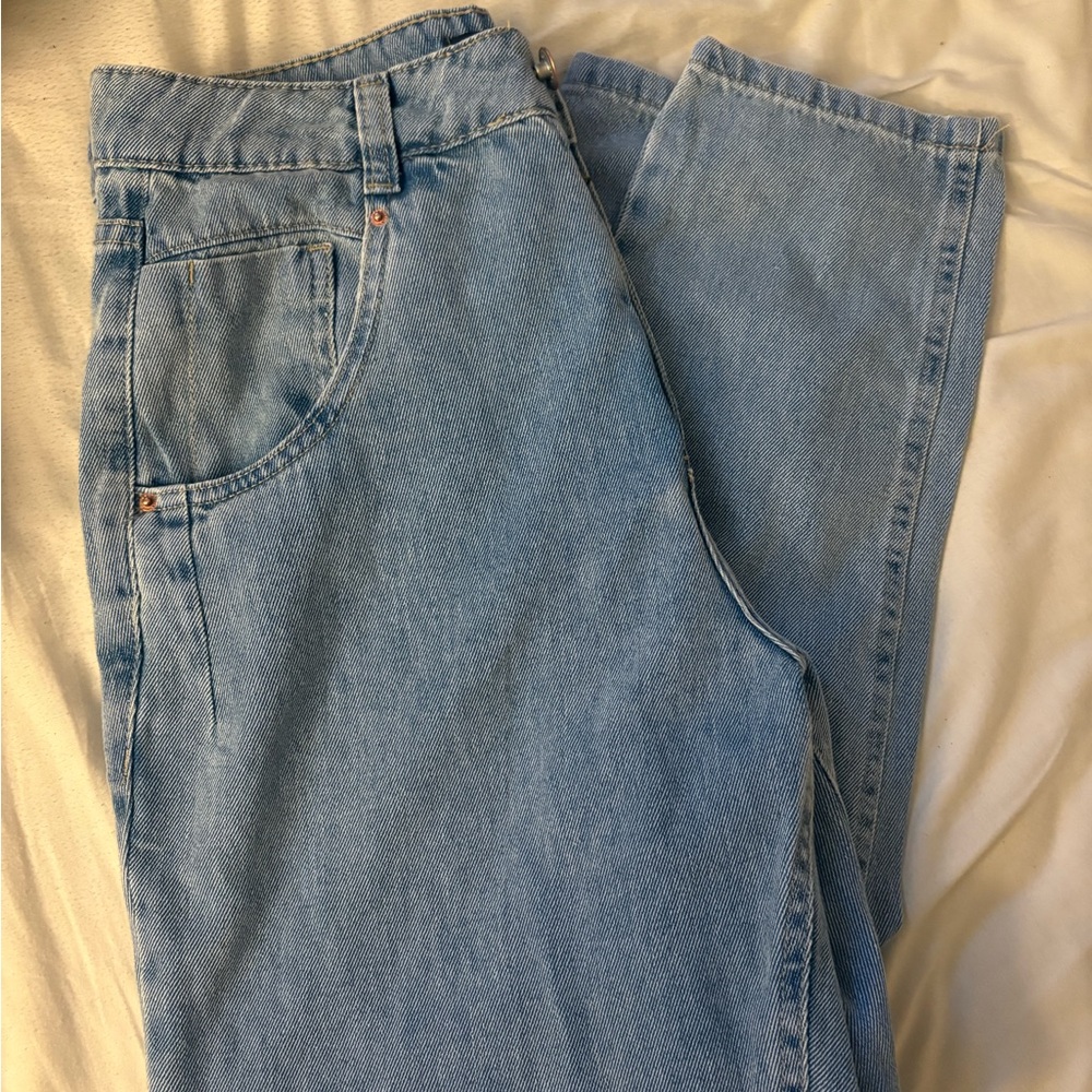Light Wash Women’s Mom Jeans
